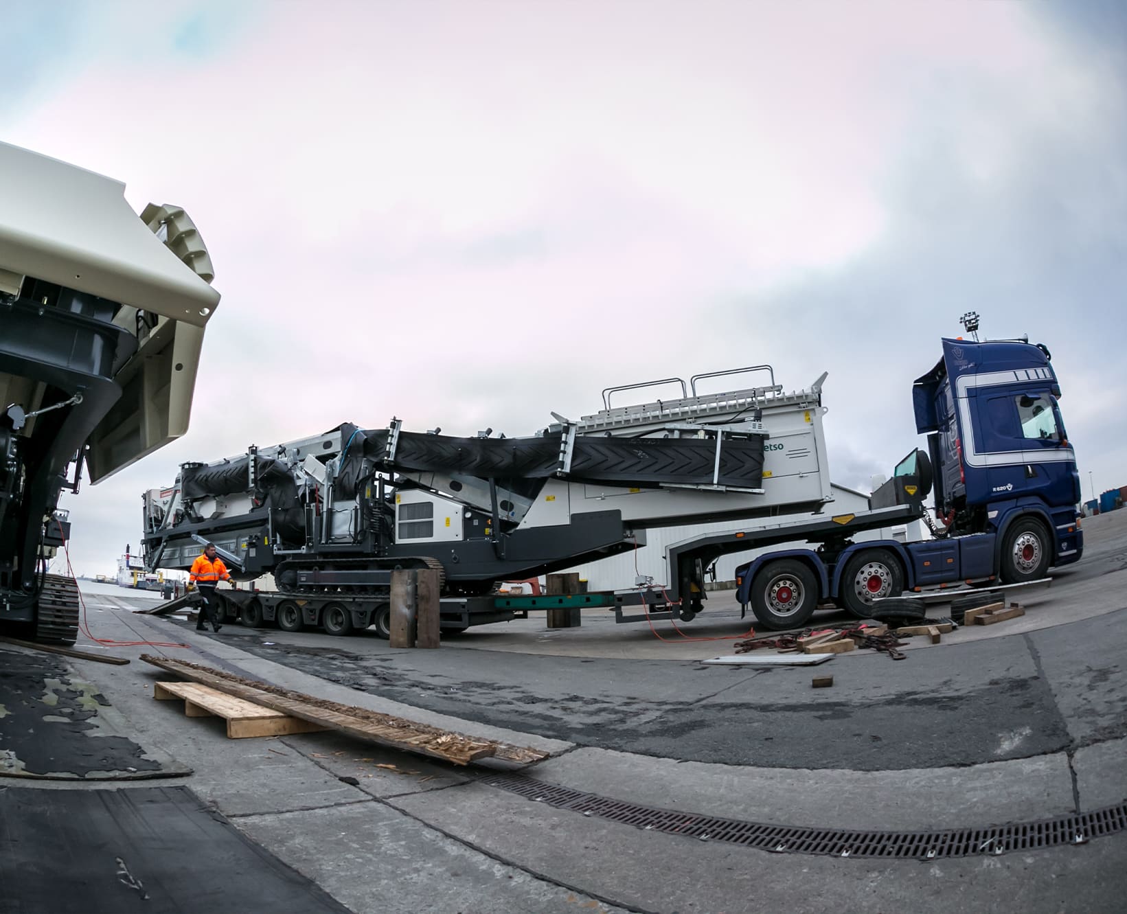 EMS-Log-land-transport-001